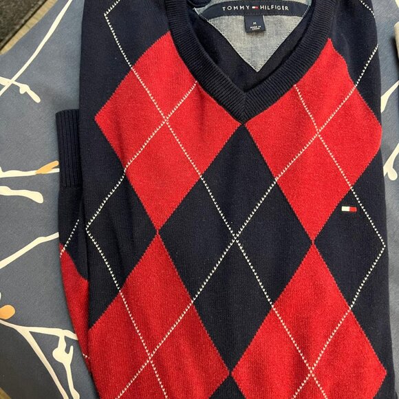 2 Tommy Hilfiger sweaters - Picture 2 of 2